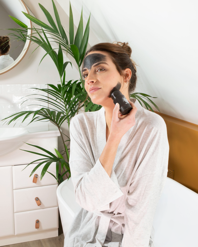 Thanh lăn mặt nạ Laino Pháp than hoạt tính & tinh dầu tràm trà detox da hút bã nhờn dầu thừa, thỏi 65g